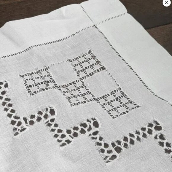 Vintage White Linen Table Runner Cutwork Design 33" x 17"  Cottage Farmhouse - Picture 7 of 9